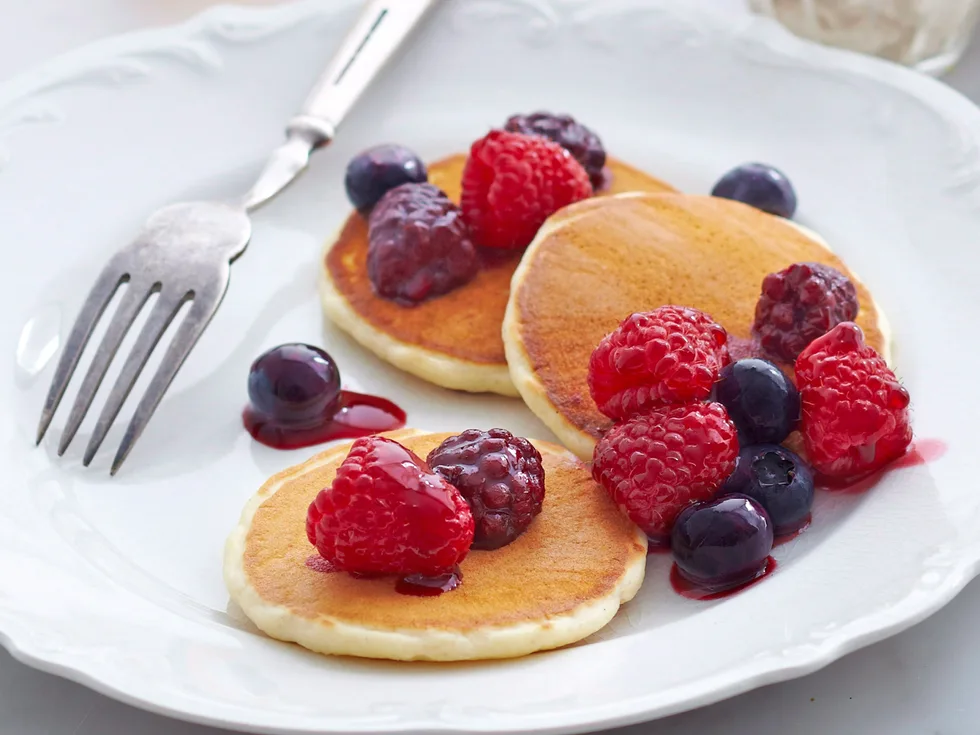Vanilla pikelets with cinnamon ricotta and berries