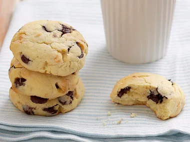 White and dark choc-chip cookies