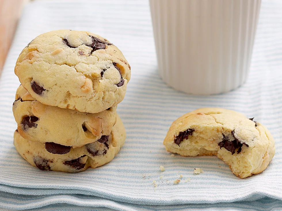White and dark choc-chip cookies