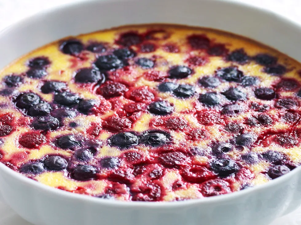 Yoghurt baked with mixed berries