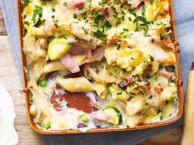 Zucchini, pea and ham bake