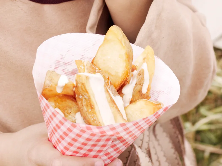 Potato wedges with ranch sauce