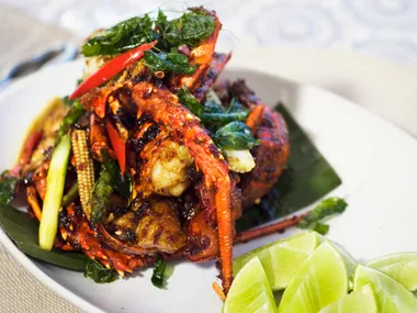 stir-fried lobster with sticky sauce and baby corn