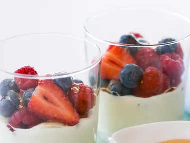 whipped yoghurt with berries