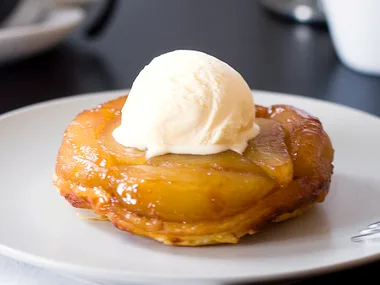 Apple tarte tatin