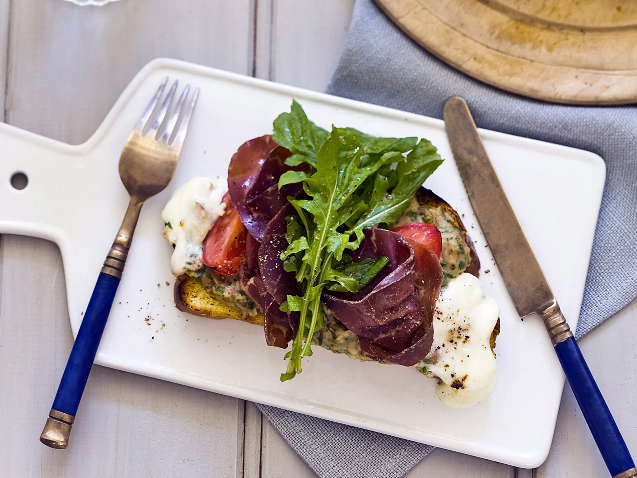 Toasted brioche with bresaola and buffalo mozzarella