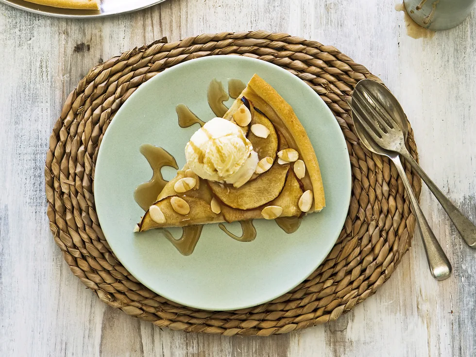 Apple tarte tatin pizza