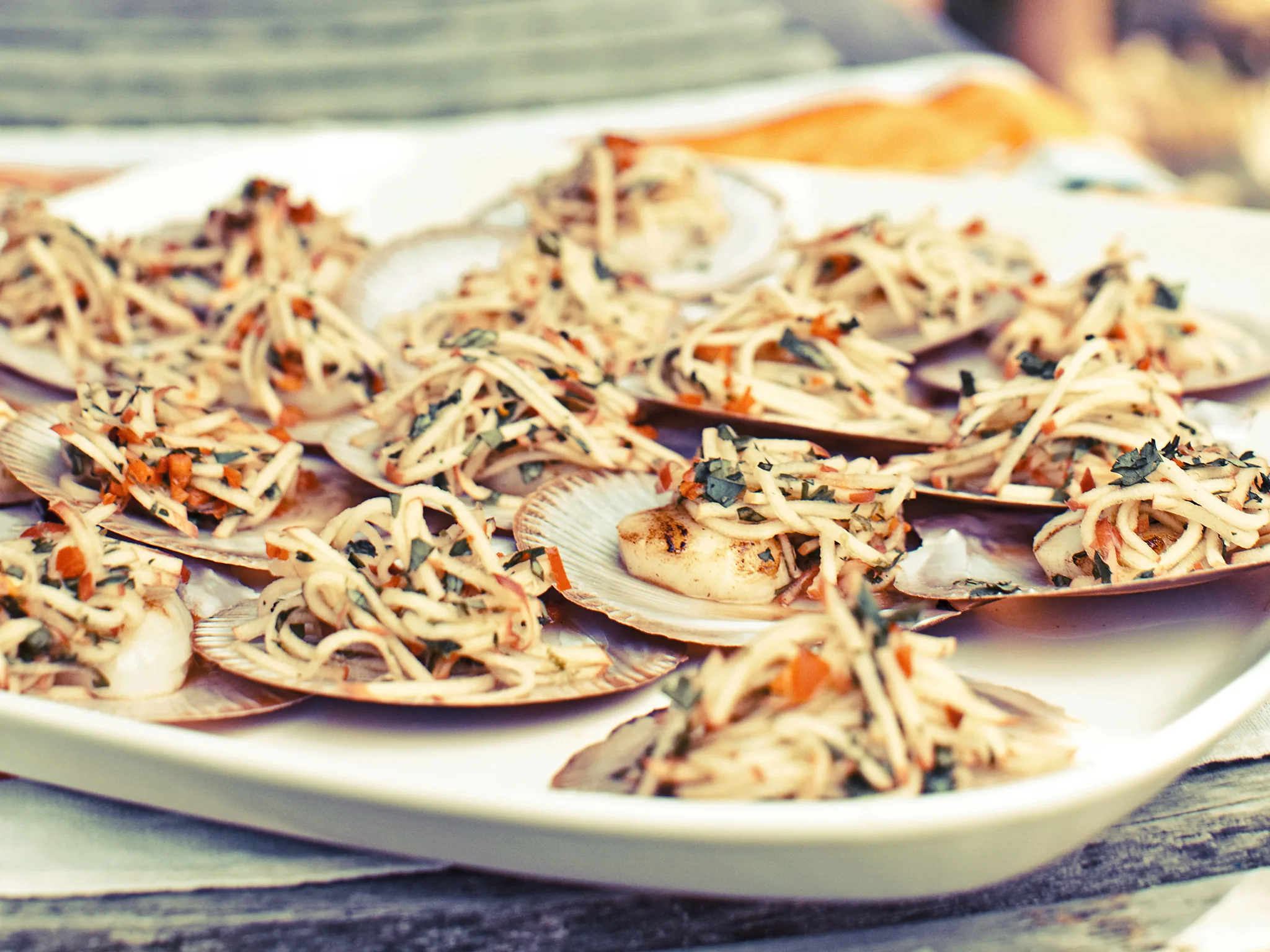 BBQ scallops with apple and chilli lime dressing