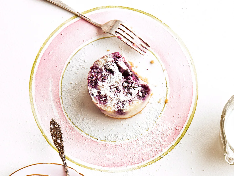 Blueberry cheesecakes with white chocolate base