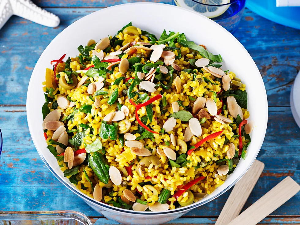 Brown rice, spinach and almond salad