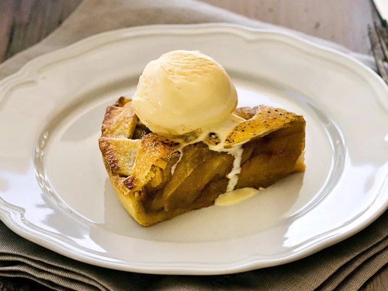 Cheat's apple pie
