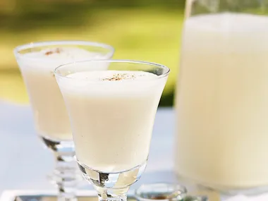 Eggnog cocktail
