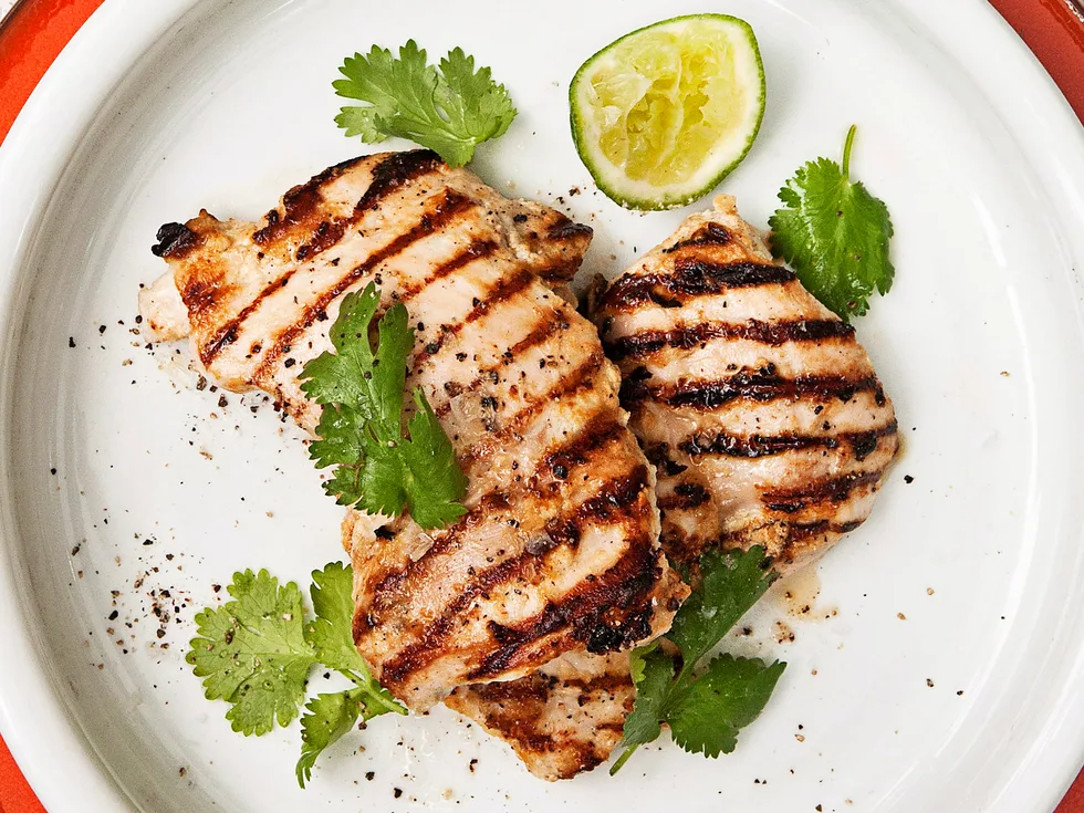 Garlic yoghurt marinated chicken with aloo dun
