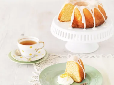 LEMON cake