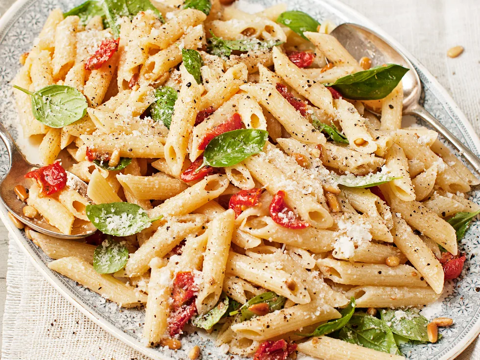 Pesto pasta with semi-sundried tomatoes