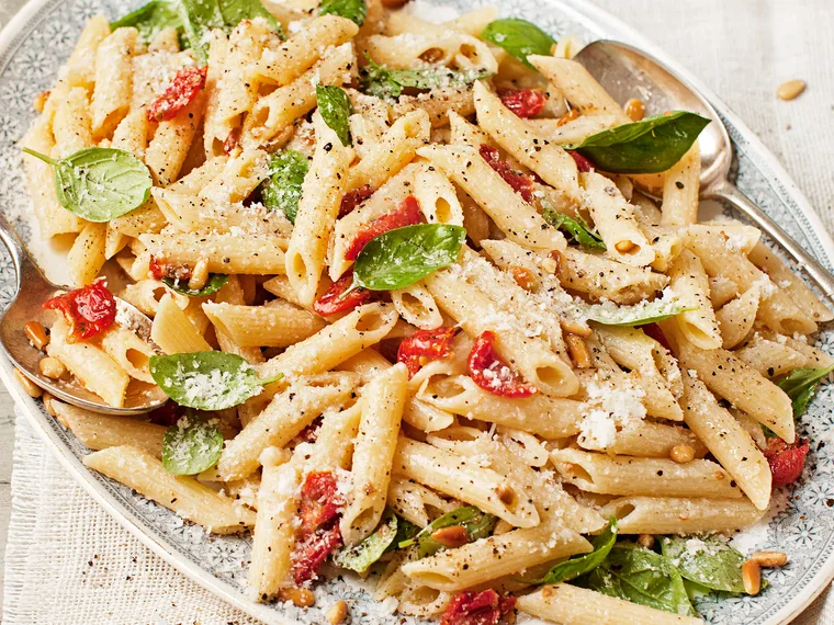 Pesto pasta with semi-sundried tomatoes