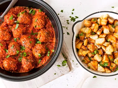 Spanish meatballs with crispy patatas