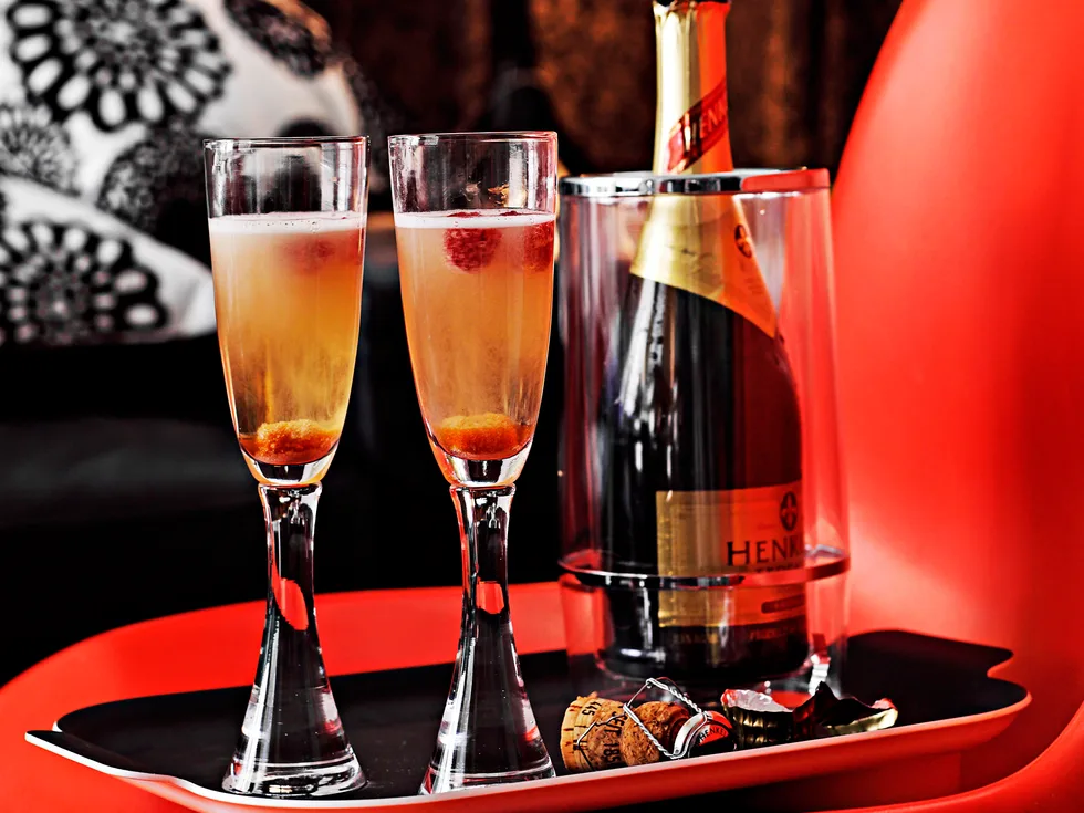 Sparkling raspberry cocktails