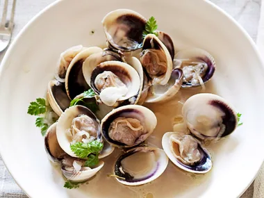 Vongole with white wine. garlic and chervil