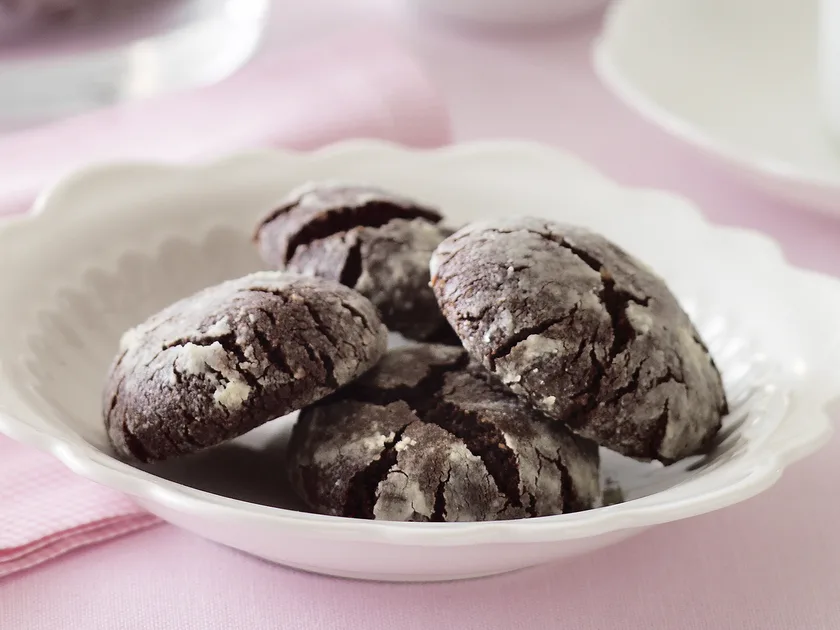 Hazelnut crackle cookies