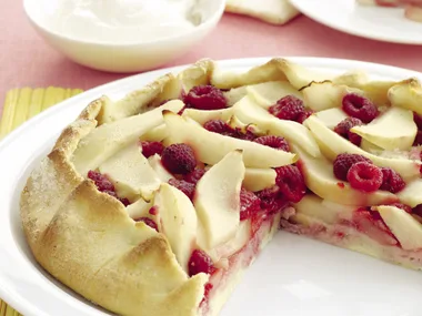 Low-GI two-fruit pie - Pear and raspberry pie