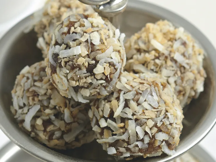 Coconut Date Balls