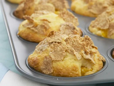 crunchy mango and coconut muffins