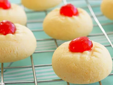 Custard cherry biscuits