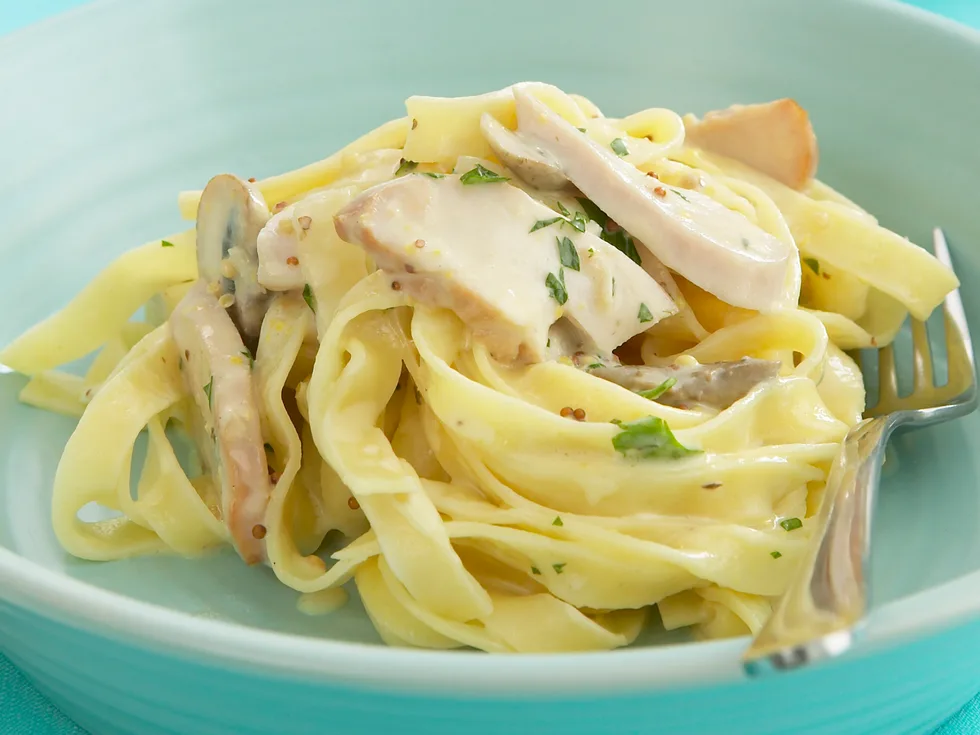 Fettucine with smoked chicken and mushrooms