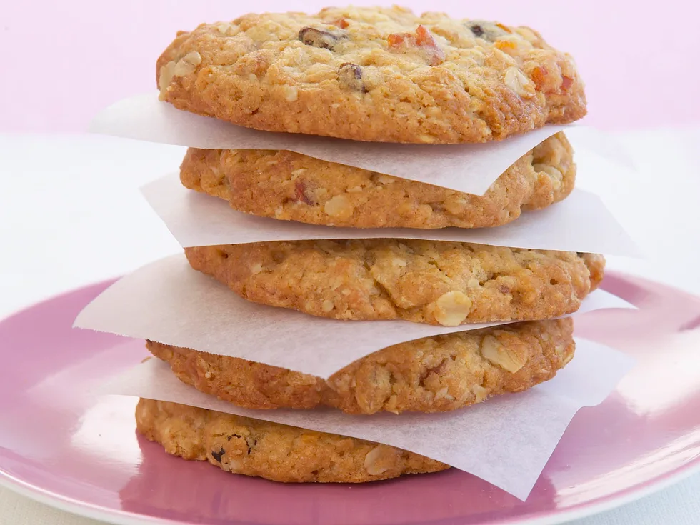 Fruit and oat cookies