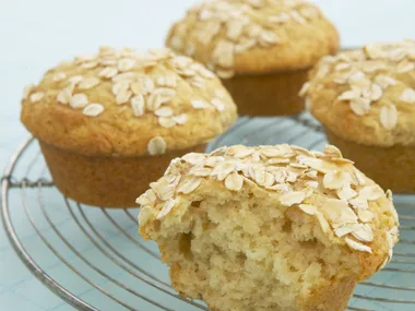 honey and oat muffins