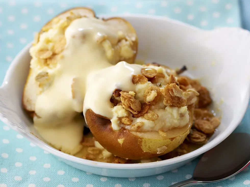 Honey-baked pears with ricotta