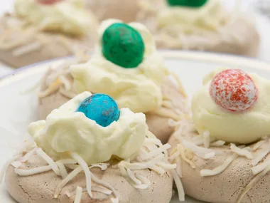 mini chocolate meringue nests