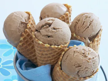 mocha and macadamia ice-cream
