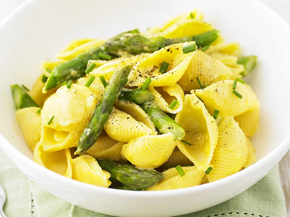 Pasta with asparagus