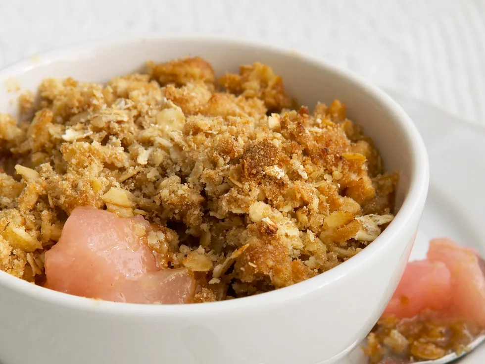 pear and rhubarb crumble