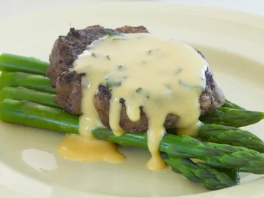 pepper beef fillets with bearnaise sauce