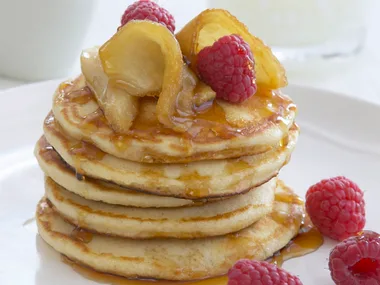 pikelets with caramelised apple and maple syrup