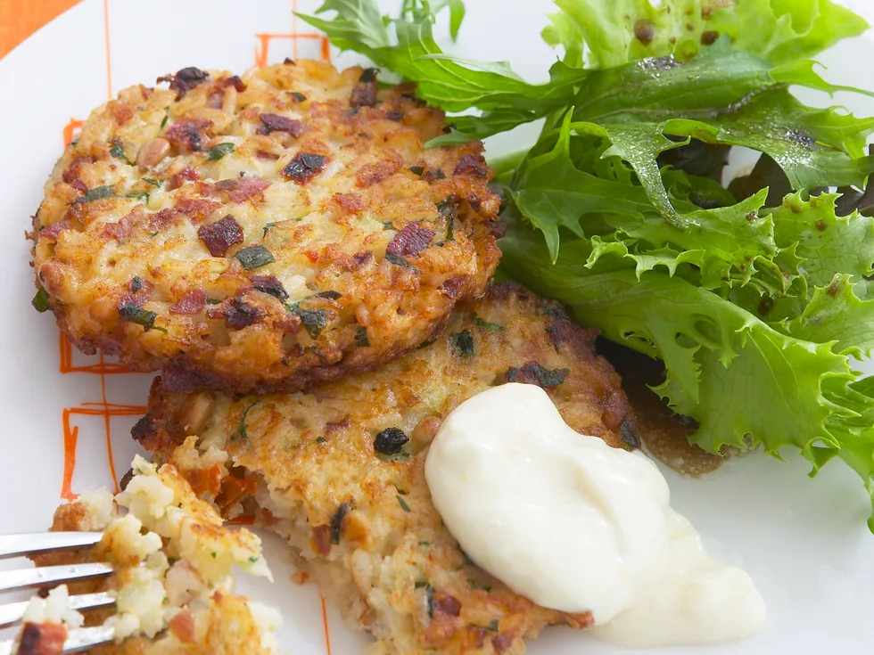 prosciutto rice cakes with aioli