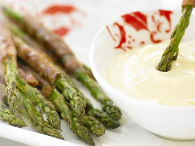 proscuitto-wrapped asparagus spears with aioli