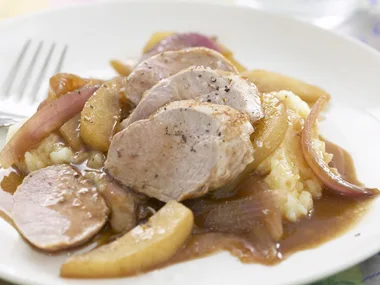 roasted pork fillet with balsamic pears and red onion