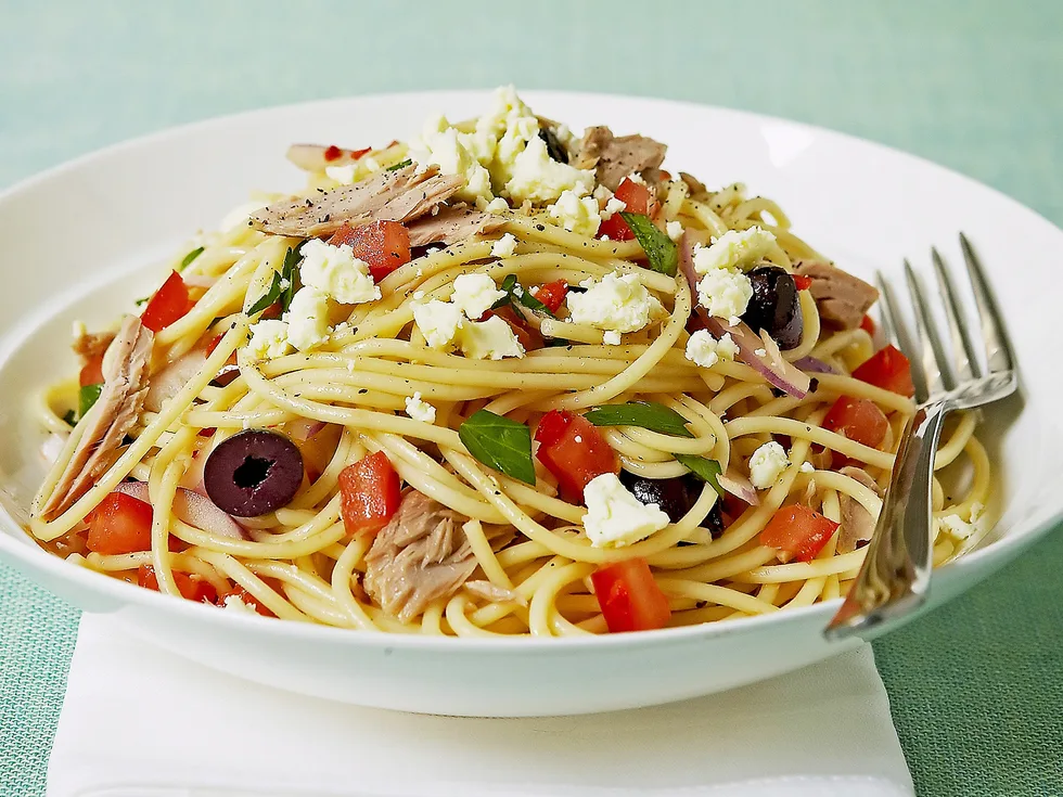 spaghetti with fresh tomato, olives and tuna