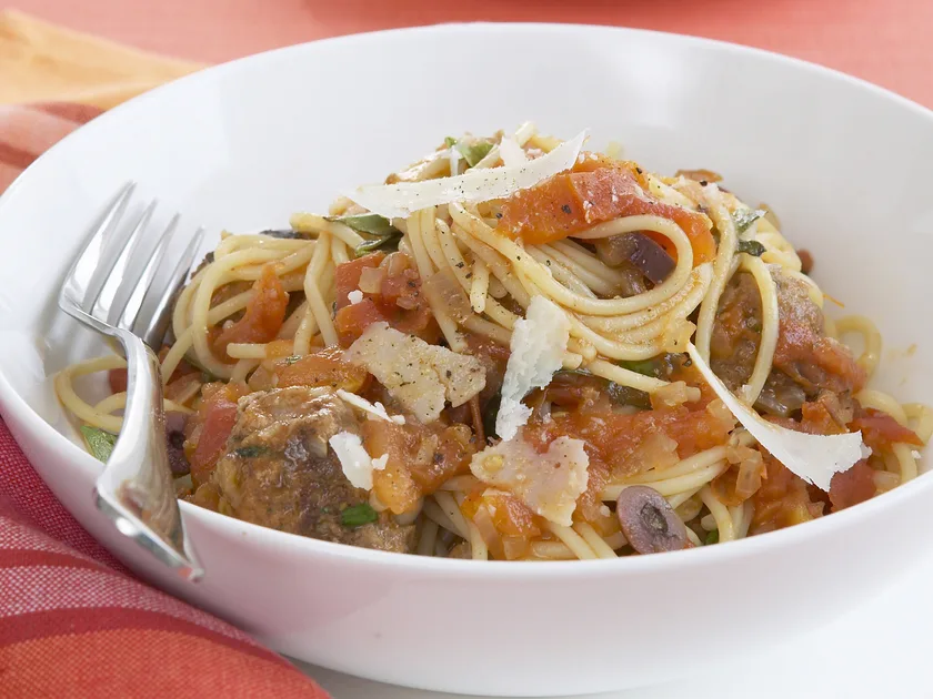 Spaghetti, meatballs and roast tomatoes
