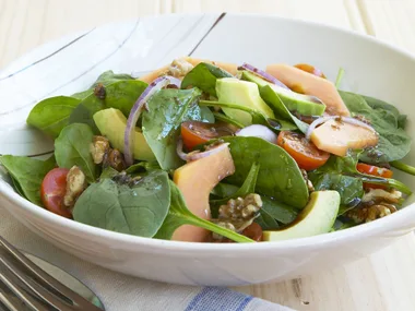 spinach, walnut and pawpaw salad