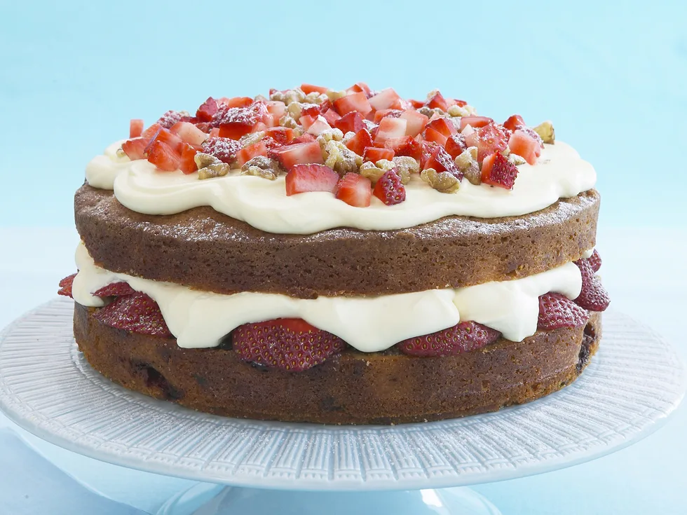 strawberry and walnut cake