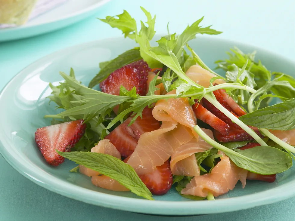 strawberry and smoked salmon salad