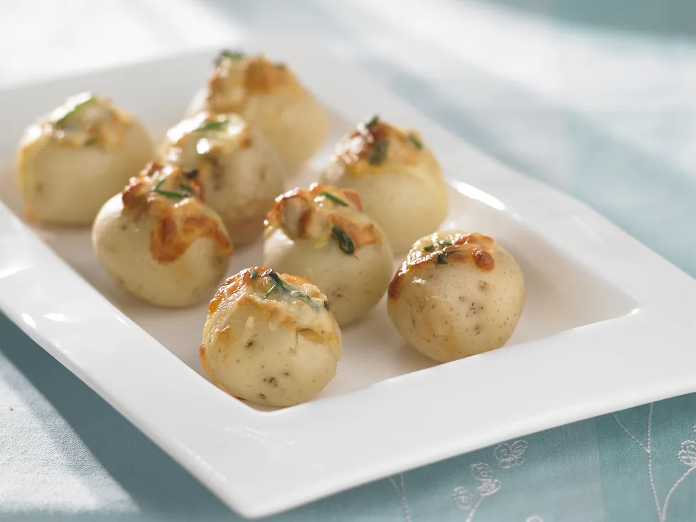 tuna-stuffed jacket potatoes