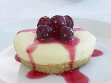 vanilla cheesecakes with cranberry syrup