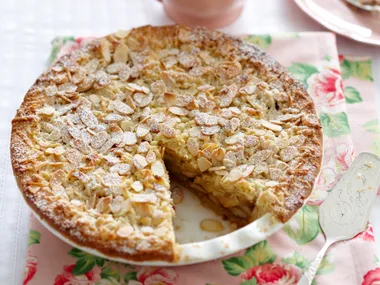 Almond apple pie