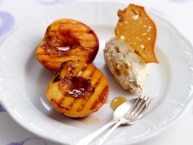Almond mascarpone crunch with peaches